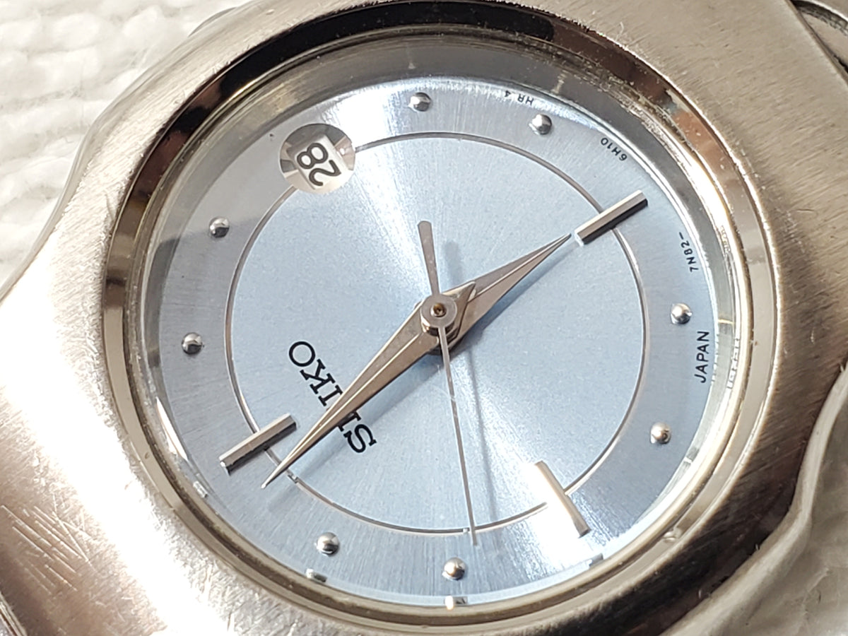 Vintage Seiko Light Blue Sunburst Dial Date Women's Quartz Watch Stainless Steel