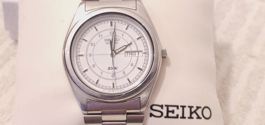 Vintage Seiko DX Men's Day Date Quartz Watch Stainless Steel White Dial 5Y23-8030